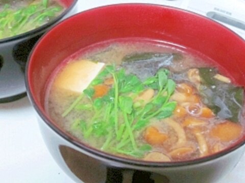 感激！自家栽培＾＾♪　「豆苗入りみそ汁」